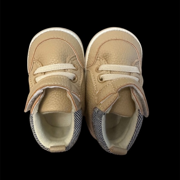 Tan Infant Tennis Shoes 6-12M New - Picture 6 of 8